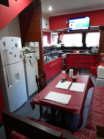 VENTA- PERMUTA CHALET 7 AMBIENTES
