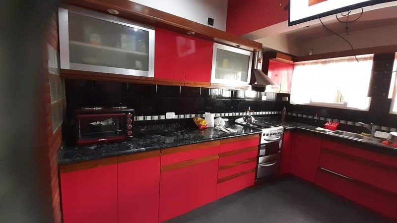 VENTA- PERMUTA CHALET 7 AMBIENTES
