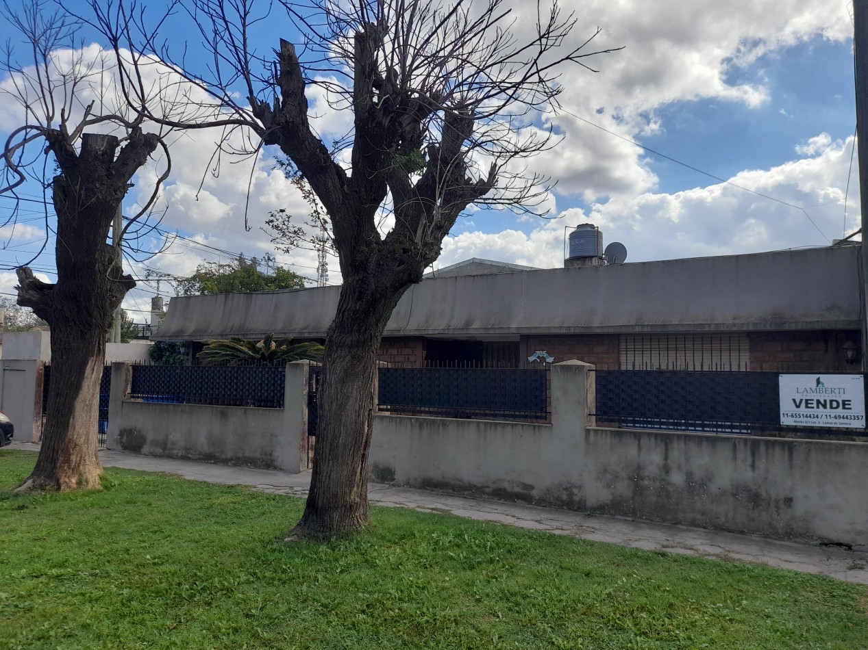 VENTA - CASA CON TERRENO