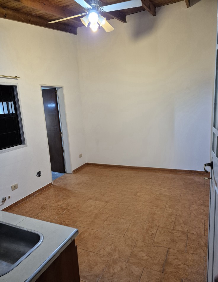 ALQUILER - PH 2 ambientes por escalera