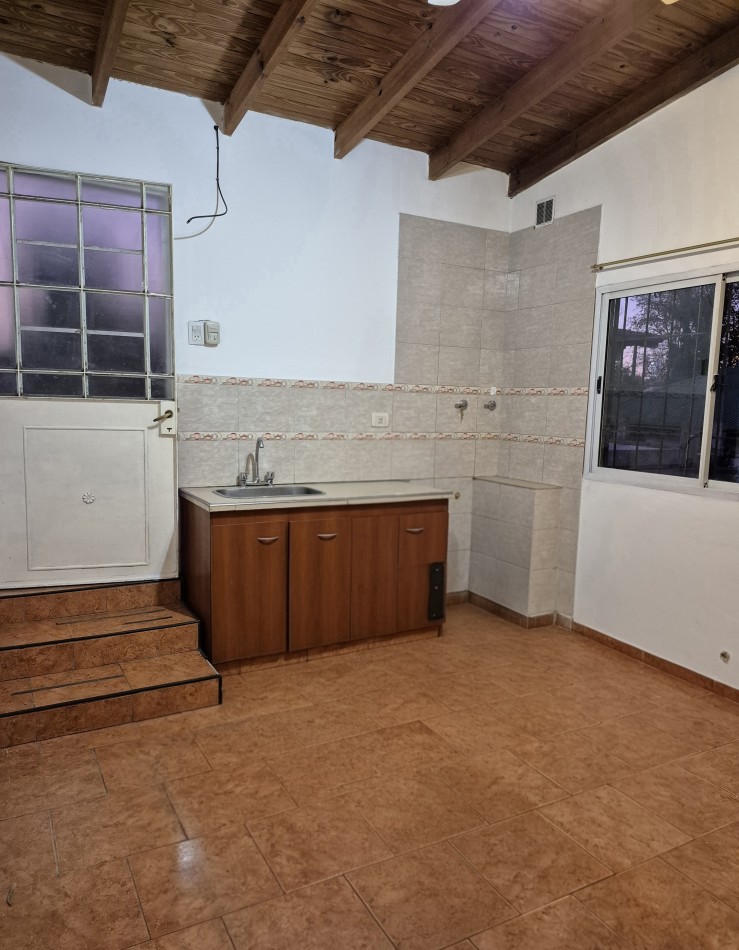 ALQUILER - PH 2 ambientes por escalera