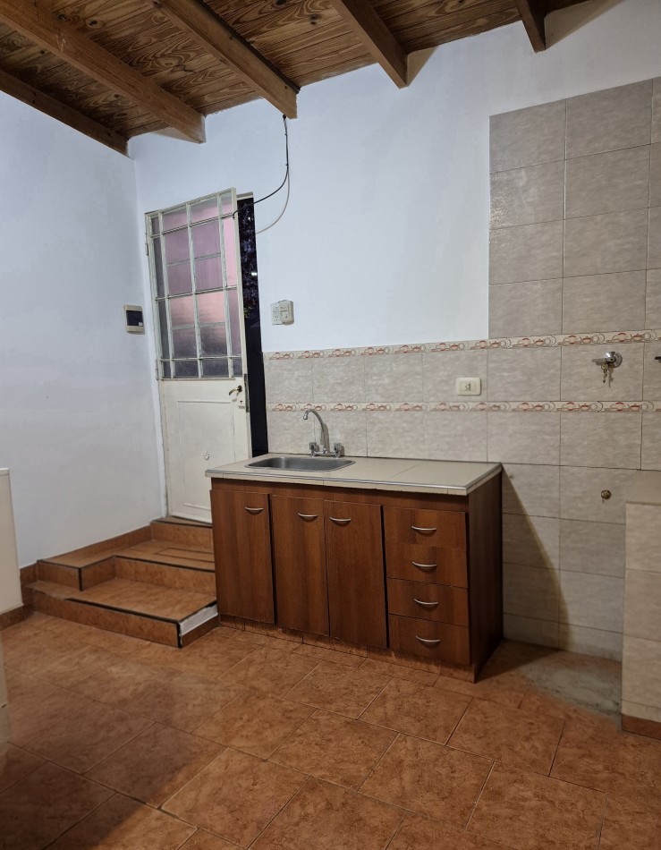 ALQUILER - PH 2 ambientes por escalera