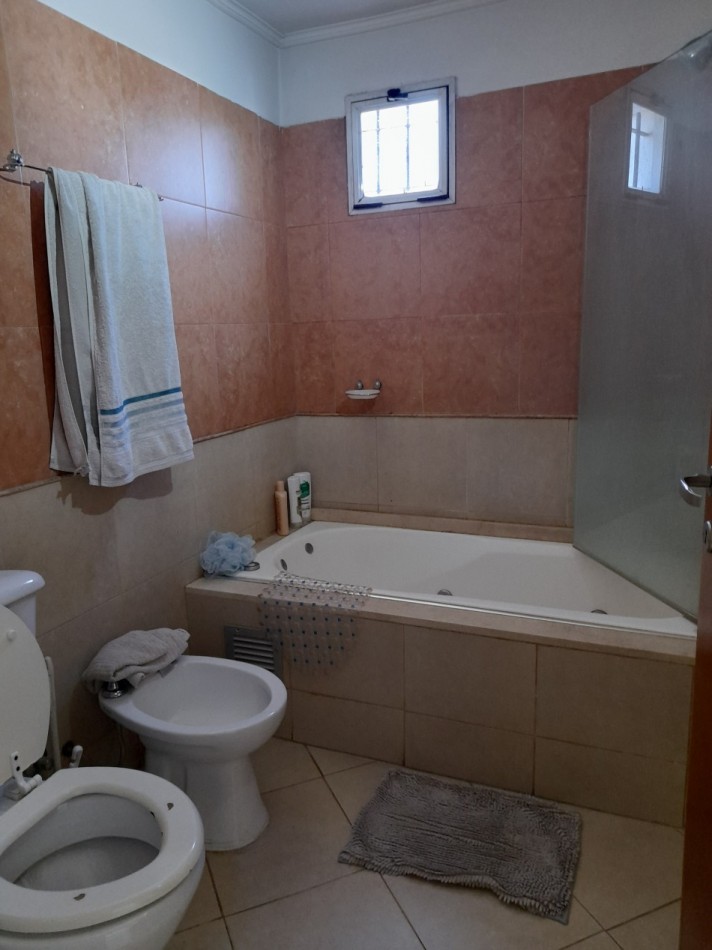 VENTA- DUPLEX CON COCHERA Y PATIO