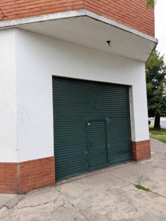 ALQUILER -  Local / Deposito en equina