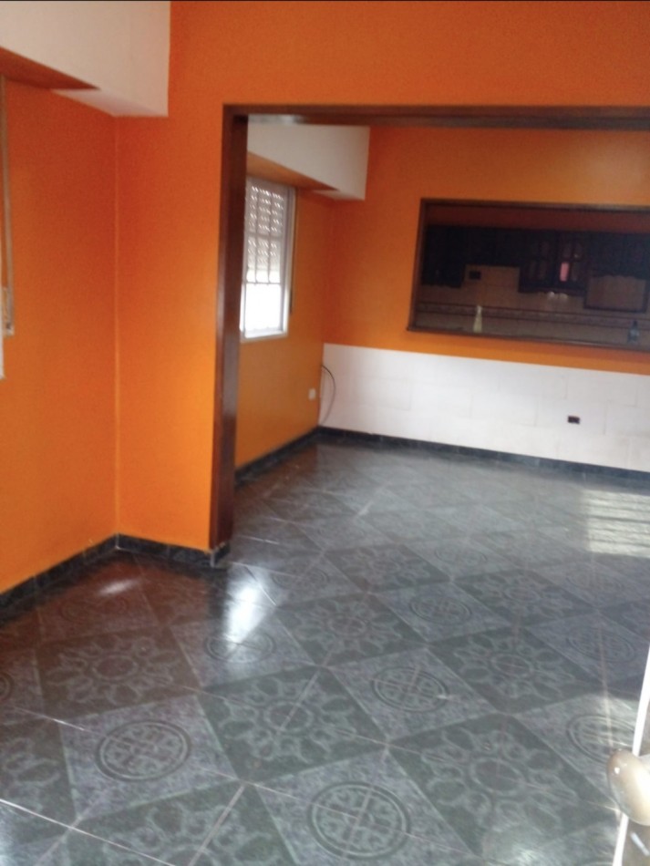 VENTA - CASA AMPLIA CON PATIO