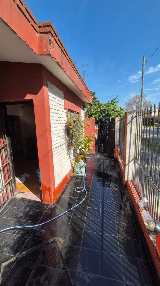 VENTA- CASA 3 AMBIENTES EN ESQUINA