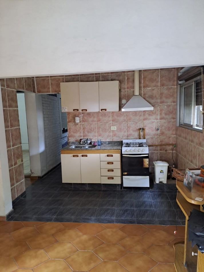 VENTA- CASA 3 AMBIENTES EN ESQUINA