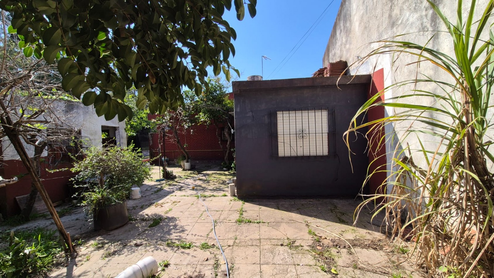 VENTA- CASA 3 AMBIENTES EN ESQUINA