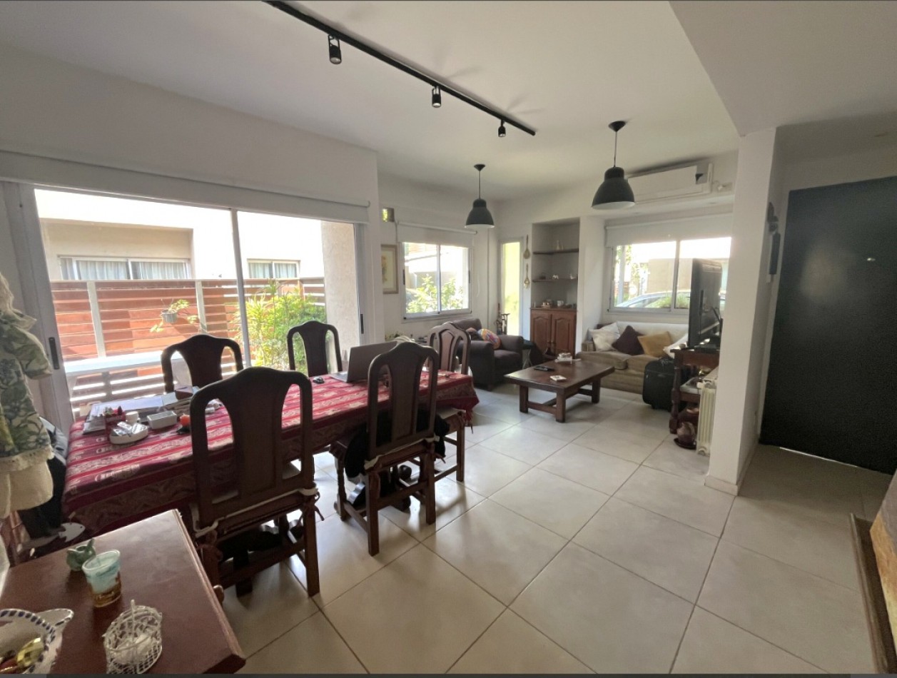 VENTA - DUPLEX EN ADROGUE