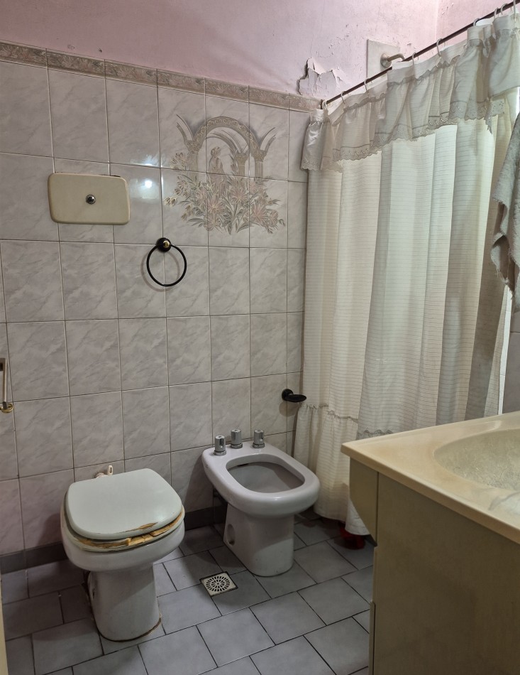 VENTA - CASA 6 ambientes con entrada individual