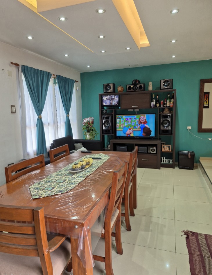 VENTA - CASA 6 ambientes con entrada individual