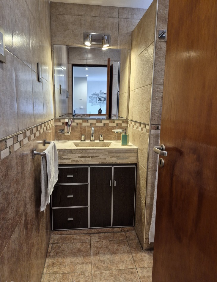 VENTA - CASA 6 ambientes con entrada individual