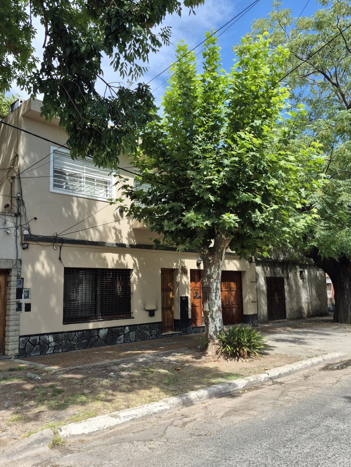 VENTA - CASA 6 ambientes con entrada individual