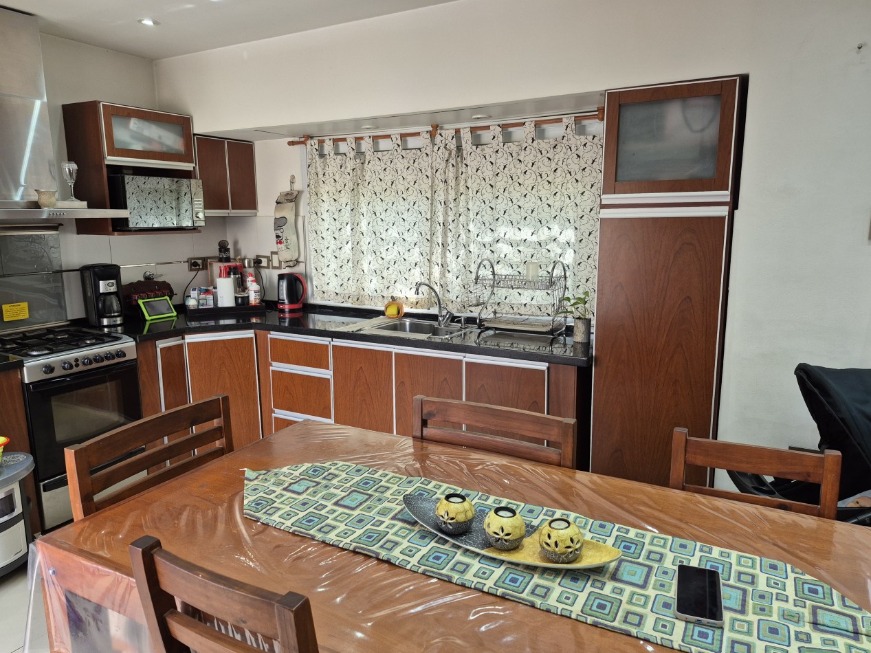 VENTA - CASA 6 ambientes con entrada individual