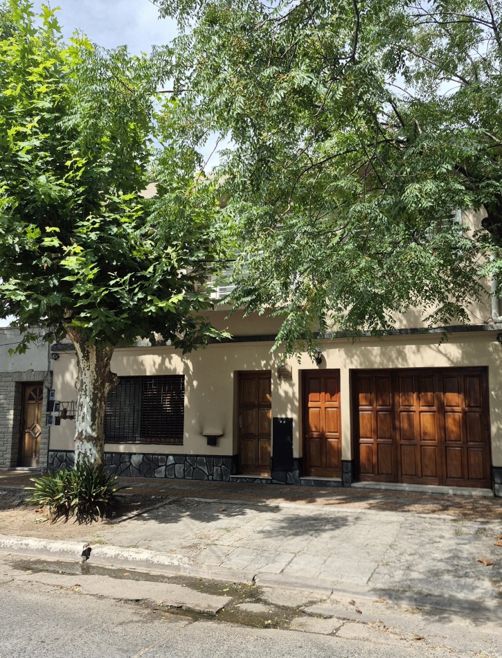 VENTA - CASA 6 ambientes con entrada individual