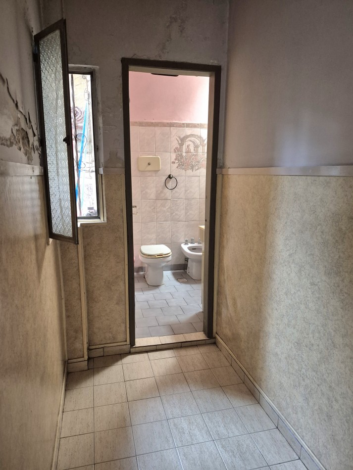 VENTA - CASA 6 ambientes con entrada individual