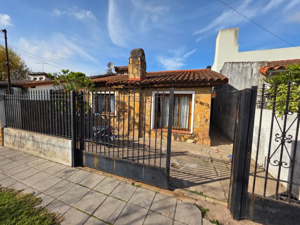 VENTA - CHALET 3 AMBIENTES EN JOSE MARMOL
