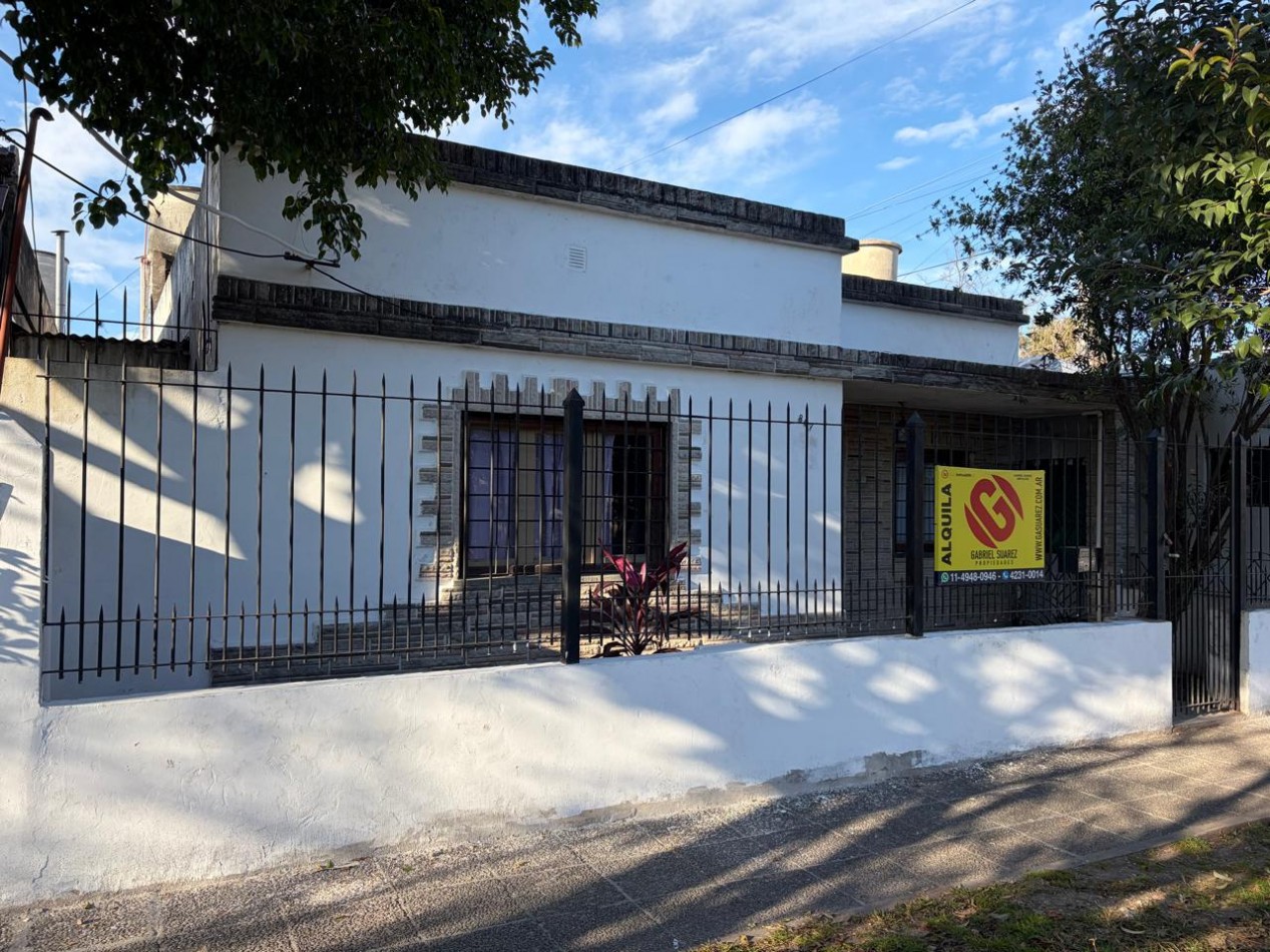 ALQUILER- CASA 3 AMBIENTES CON PATIO
