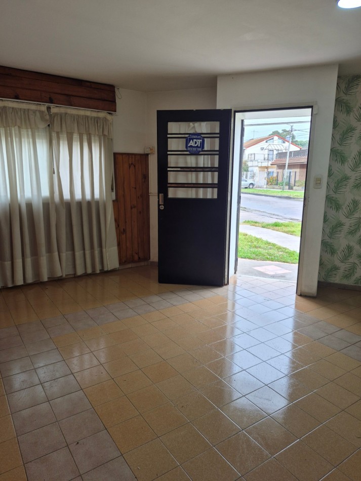 ALQUILER - AMPLIO PH 2 AMBIENTES CON PATIO