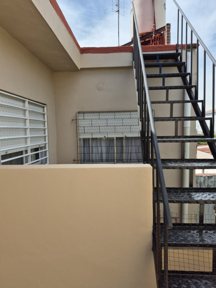 VENTA - CASA 6 ambientes con entrada individual