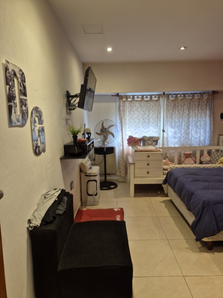 VENTA - CASA 6 ambientes con entrada individual