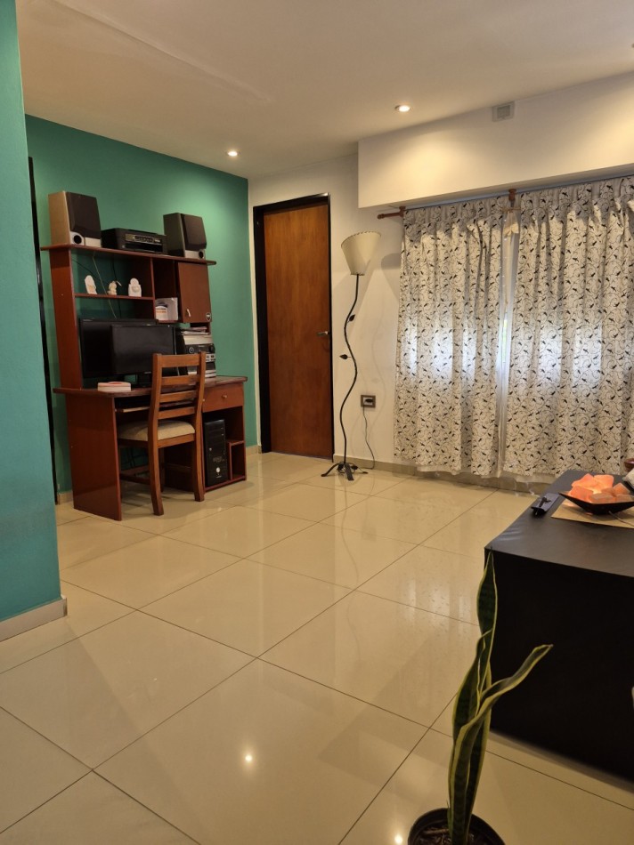 VENTA - CASA 6 ambientes con entrada individual