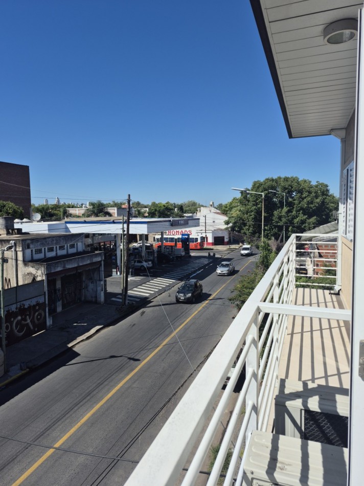 ALQUILER- Amplio Departamento 2 ambientes con cochera