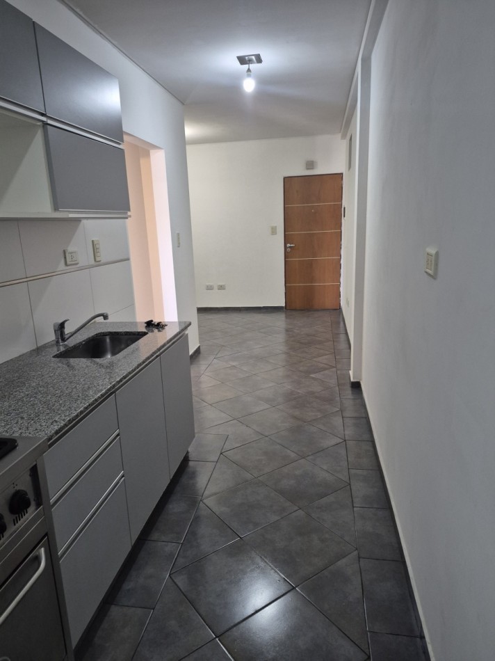 ALQUILER- Amplio Departamento 2 ambientes con cochera