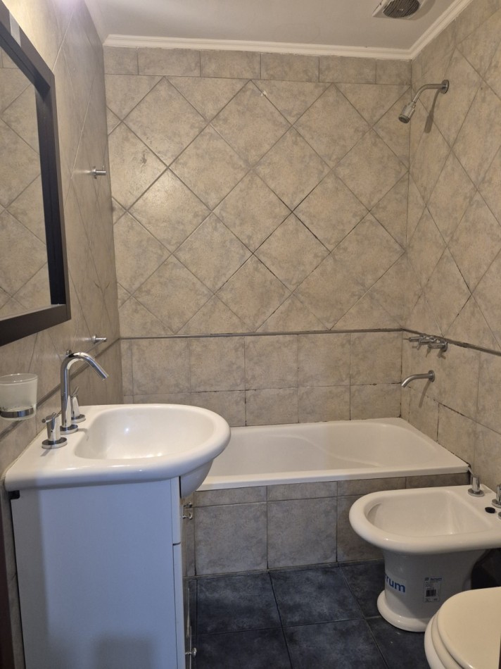 ALQUILER- Amplio Departamento 2 ambientes con cochera