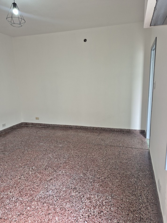 ALQUILER - AMPLIO PH 2 AMBIENTES CON PATIO