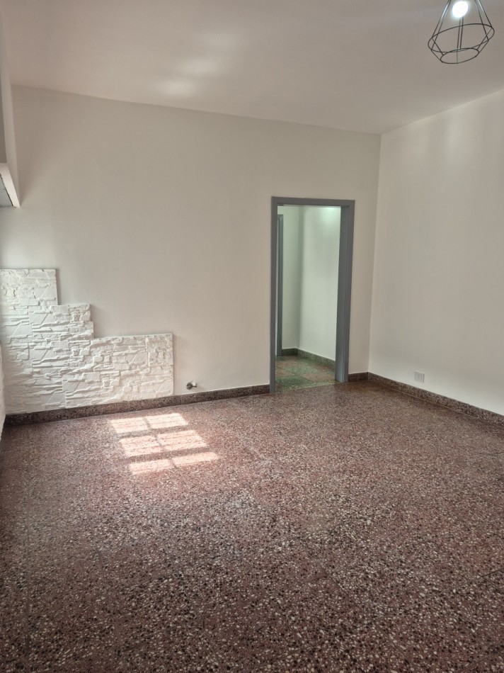 ALQUILER - AMPLIO PH 2 AMBIENTES CON PATIO