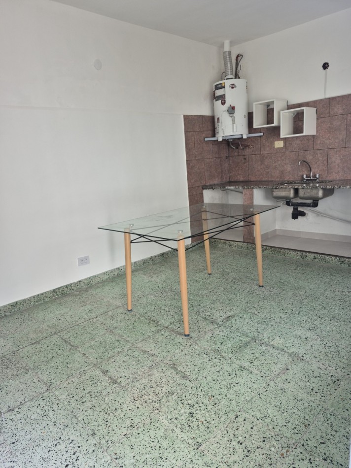 ALQUILER - AMPLIO PH 2 AMBIENTES CON PATIO