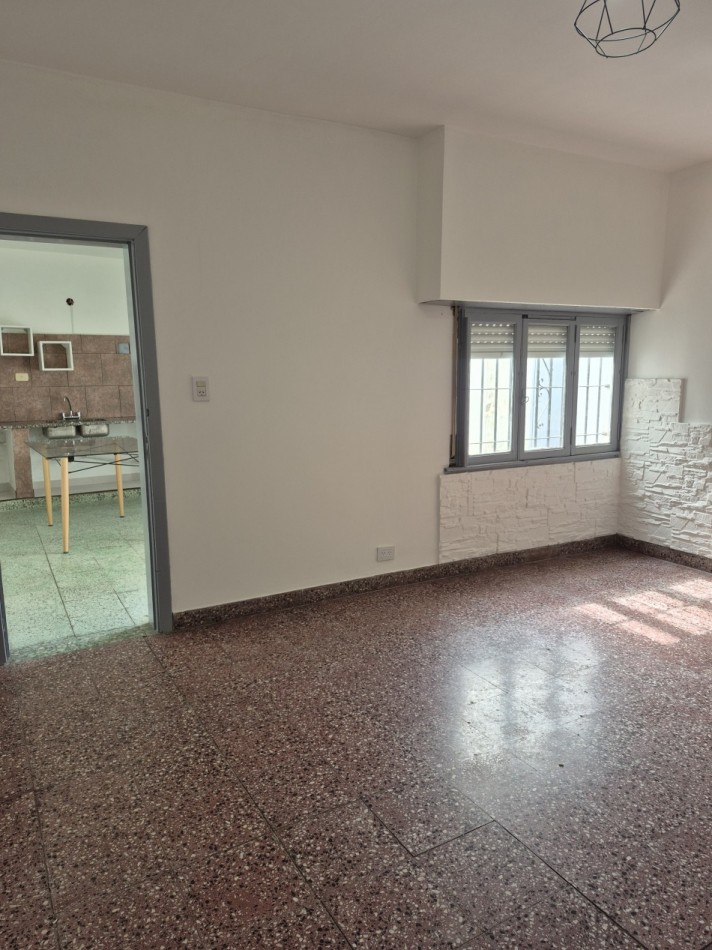 ALQUILER - AMPLIO PH 2 AMBIENTES CON PATIO