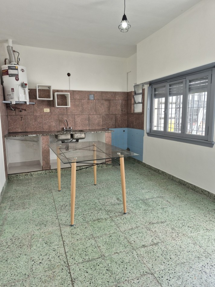 ALQUILER - AMPLIO PH 2 AMBIENTES CON PATIO