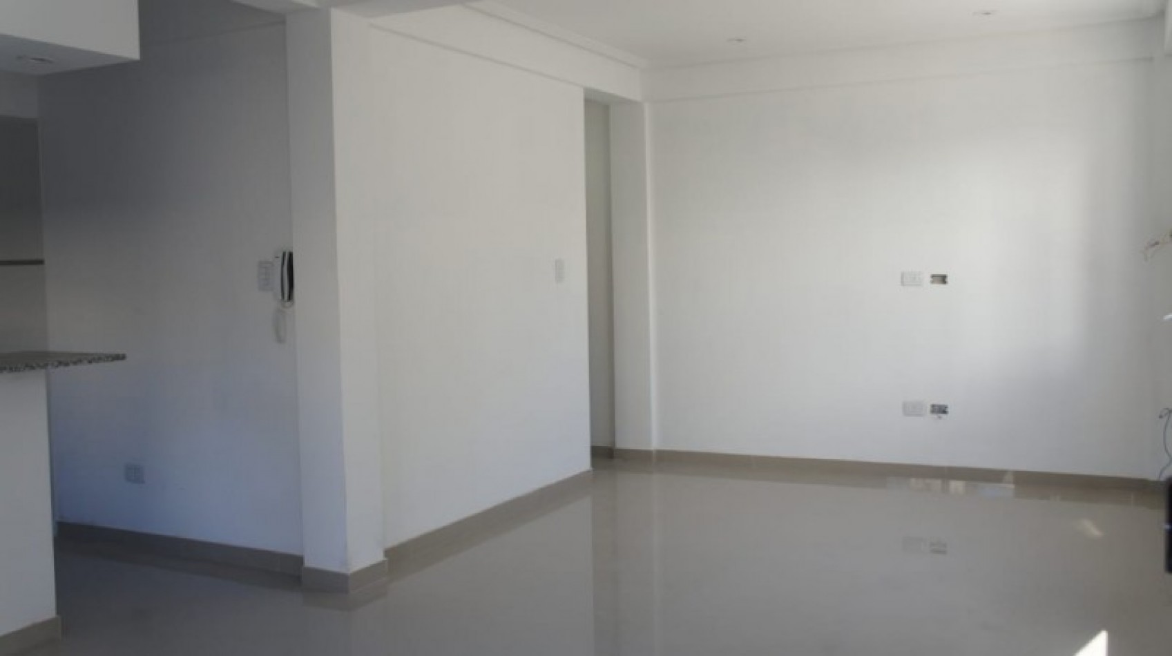 ALQUILER-DUPLEX 3 AMBIENTES CON PATIO Y COCHERA