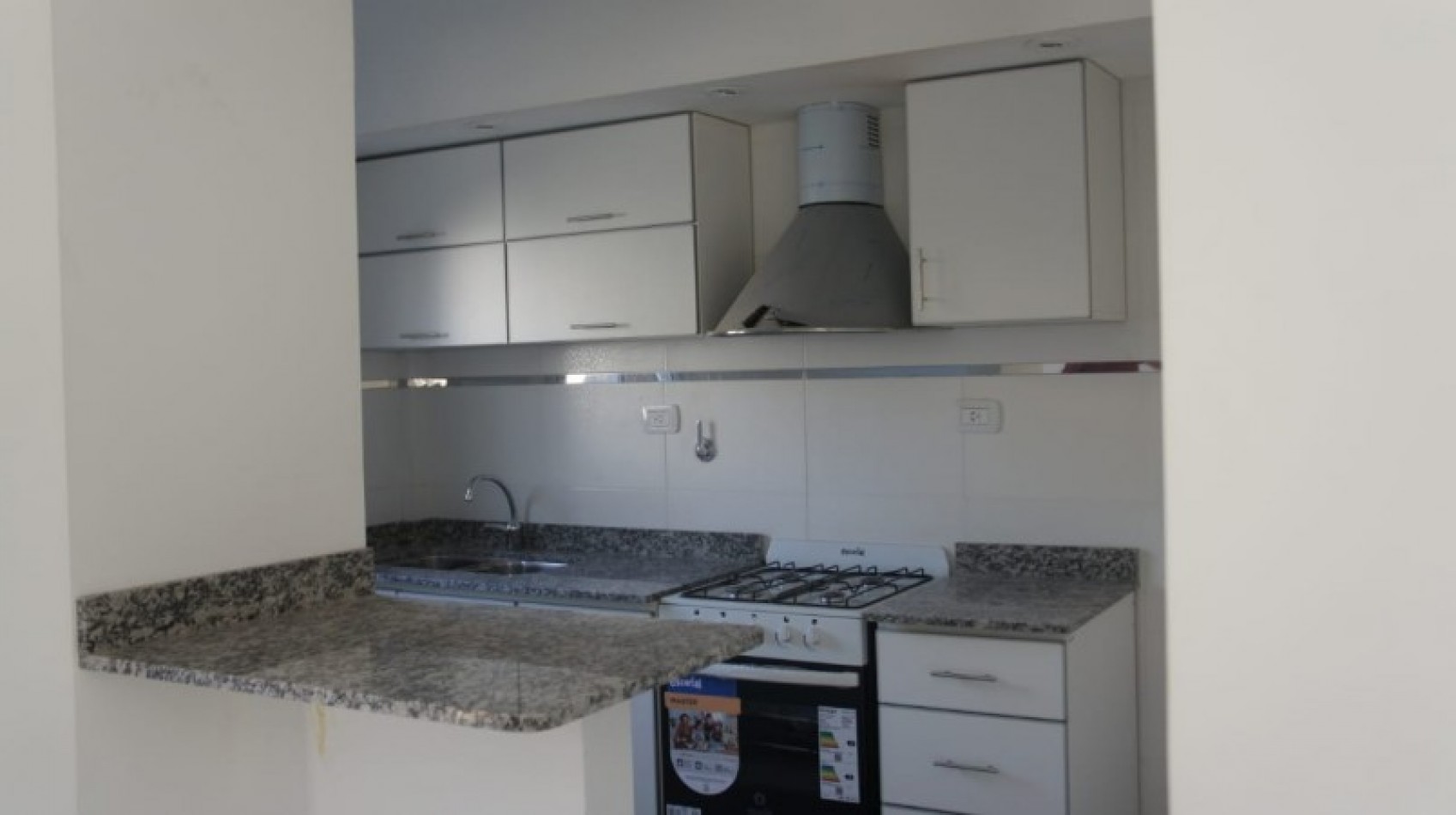 ALQUILER-DUPLEX 3 AMBIENTES CON PATIO Y COCHERA