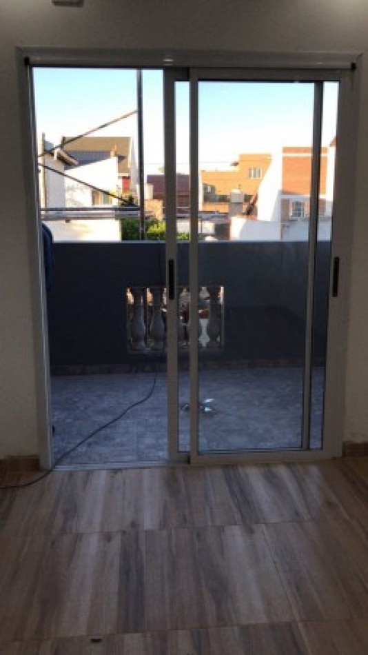 ALQUILER-DUPLEX 3 AMBIENTES CON PATIO Y COCHERA