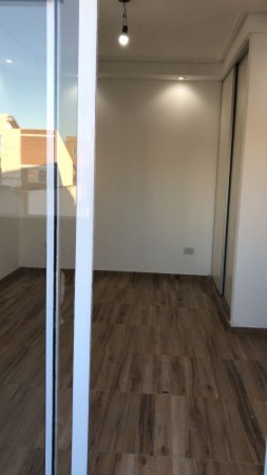 ALQUILER-DUPLEX 3 AMBIENTES CON PATIO Y COCHERA
