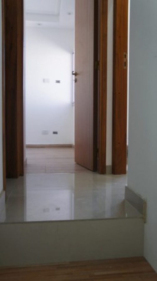 ALQUILER-DUPLEX 3 AMBIENTES CON PATIO Y COCHERA