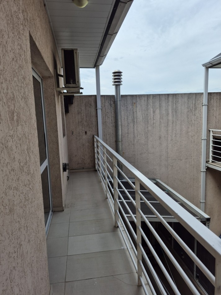 ALQUILER- Amplio Departamento 2 ambientes con cochera