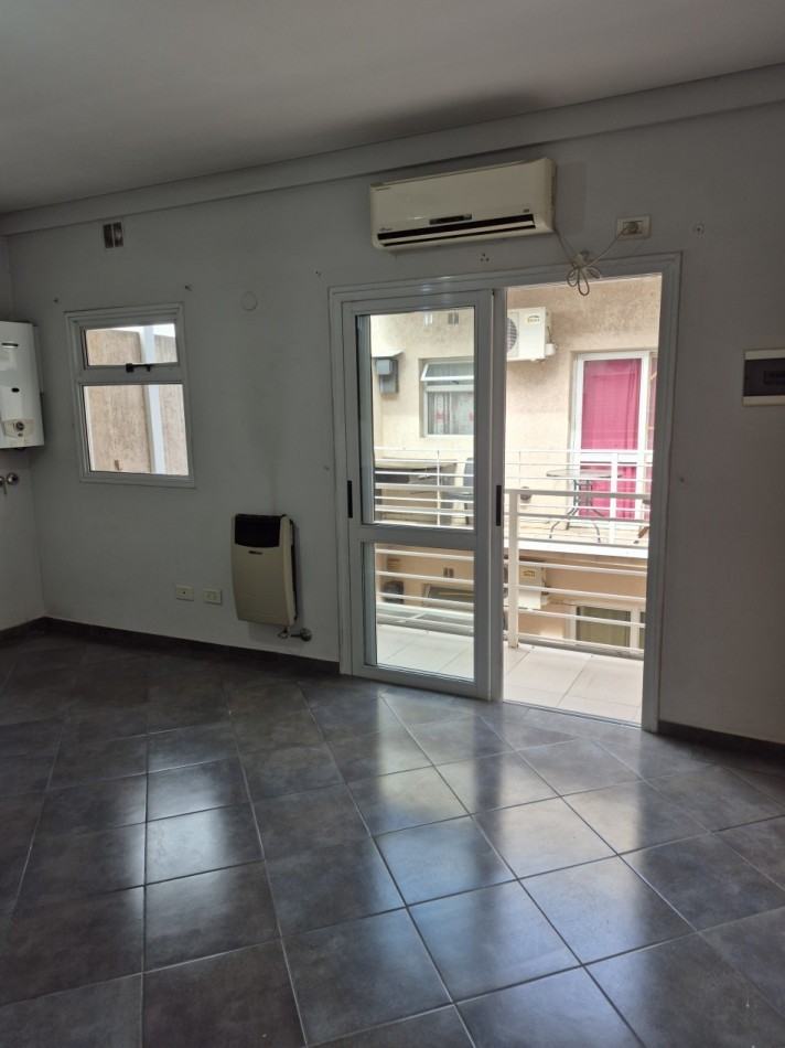 ALQUILER- Amplio Departamento 2 ambientes con cochera