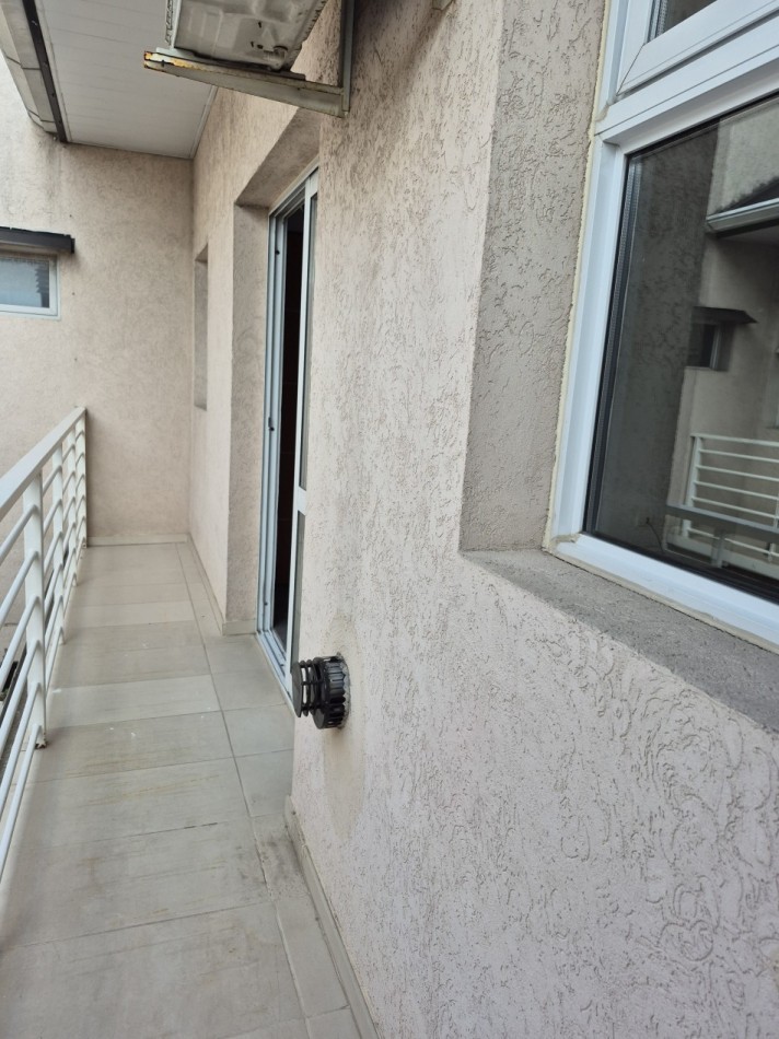 ALQUILER- Amplio Departamento 2 ambientes con cochera