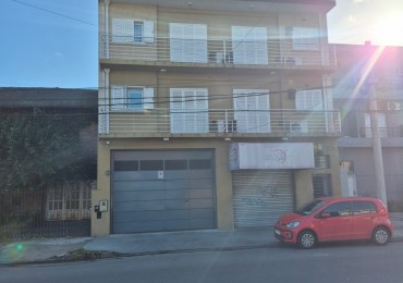 ALQUILER- Amplio Departamento 2 ambientes con cochera